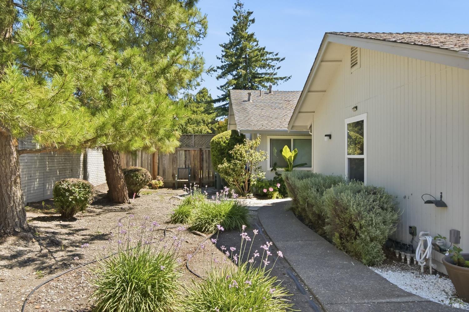 7078 Avenida Cala Rohnert Park CA 94928