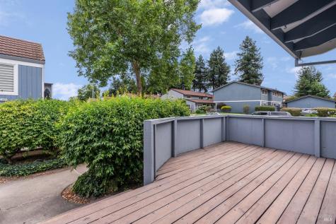 5044 Country Club Drive Rohnert Park CA 94928
