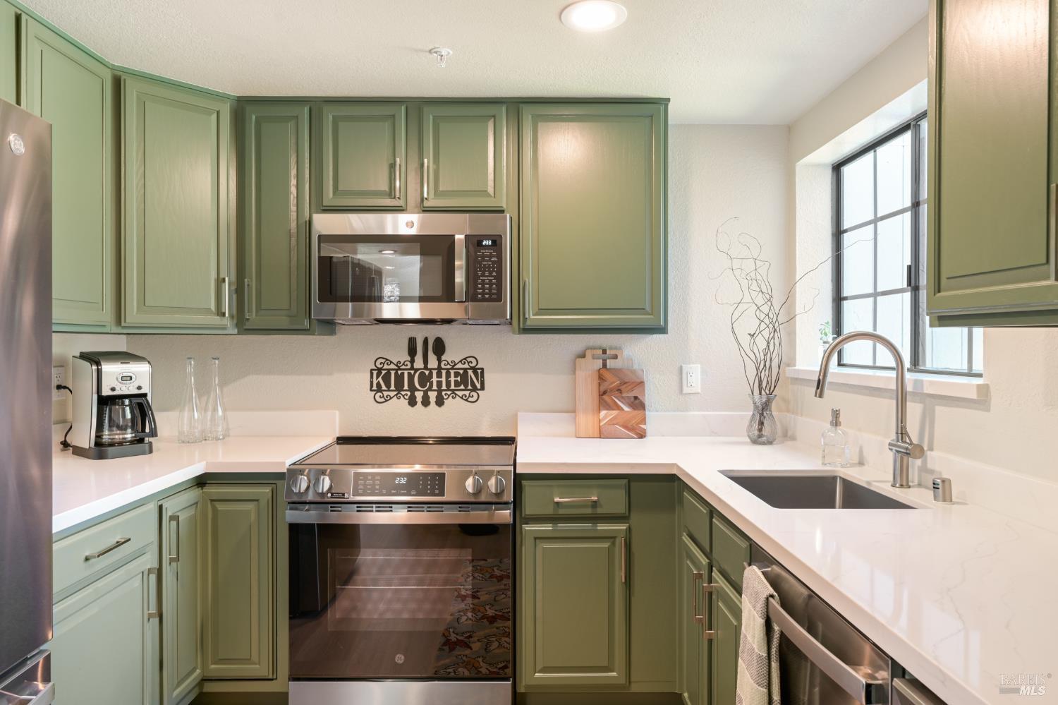 194 Pelican Lane Novato CA 94949