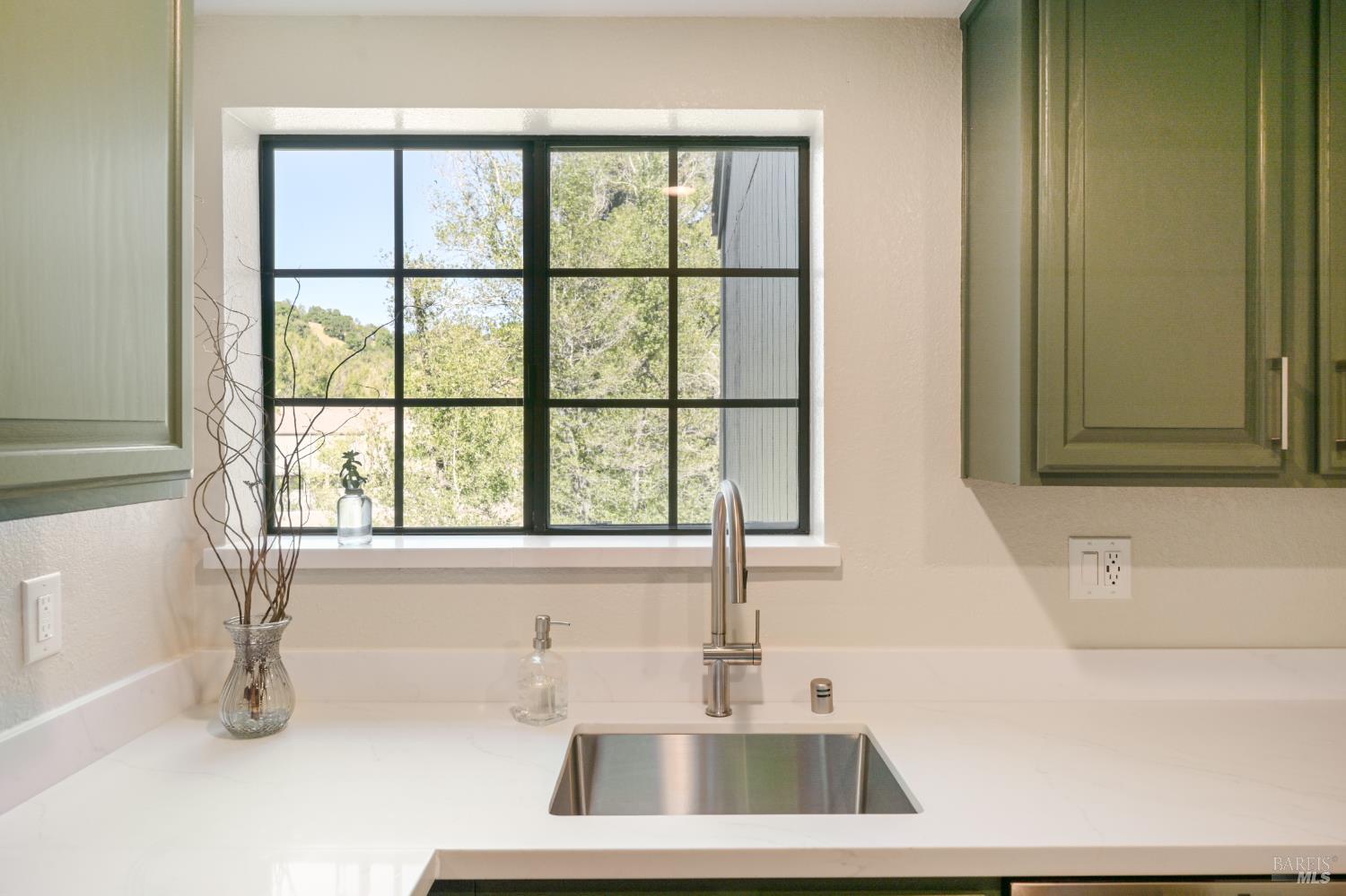 194 Pelican Lane Novato CA 94949