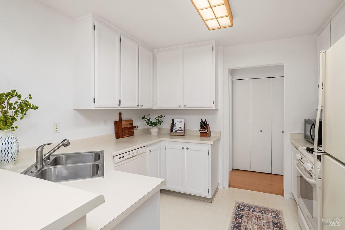 2 Pinewood Lane Novato CA 94947