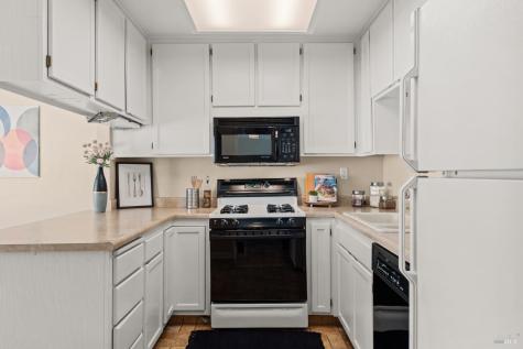 2324 Lakeview Drive Santa Rosa CA 95405