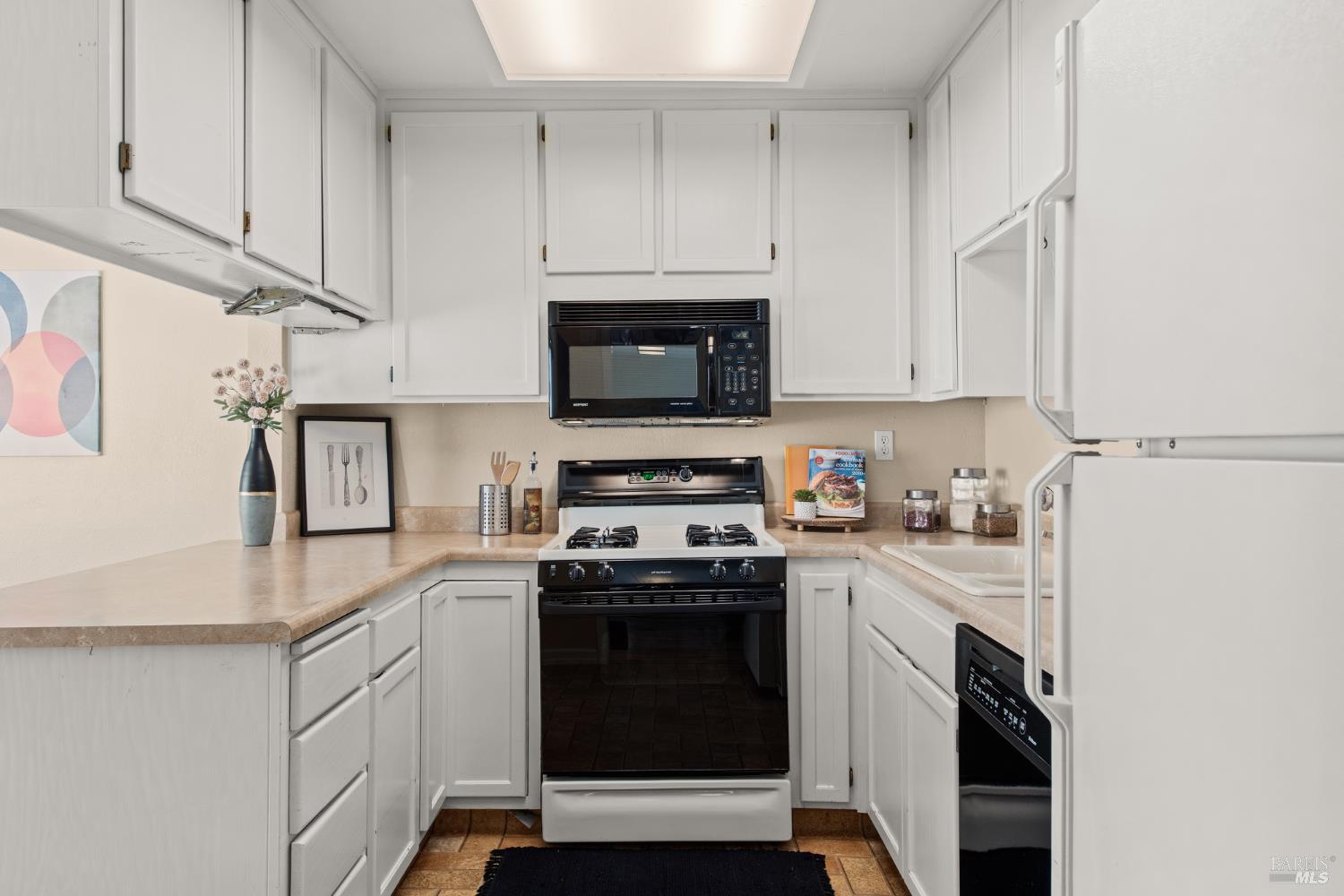 2324 Lakeview Drive Santa Rosa CA 95405