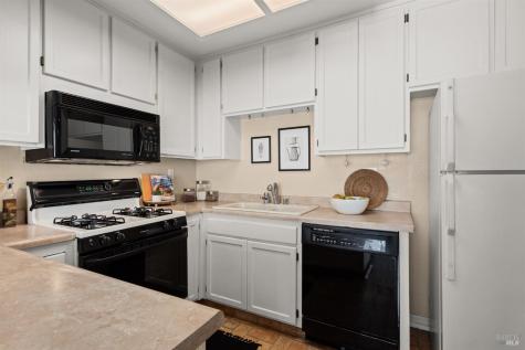 2324 Lakeview Drive Santa Rosa CA 95405