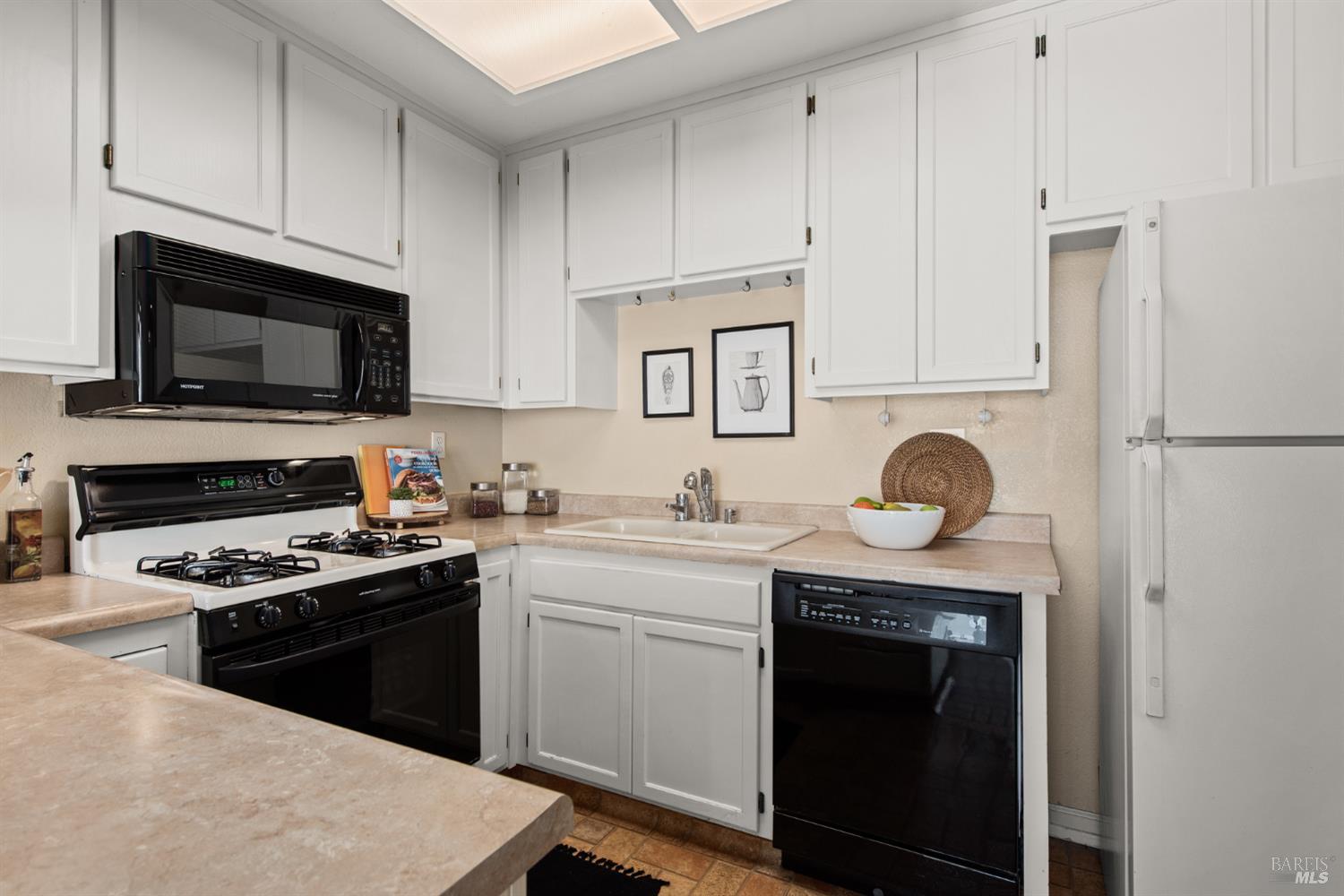 2324 Lakeview Drive Santa Rosa CA 95405
