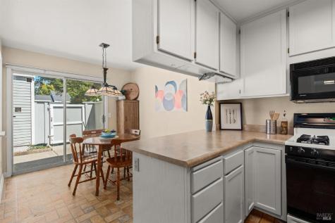 2324 Lakeview Drive Santa Rosa CA 95405