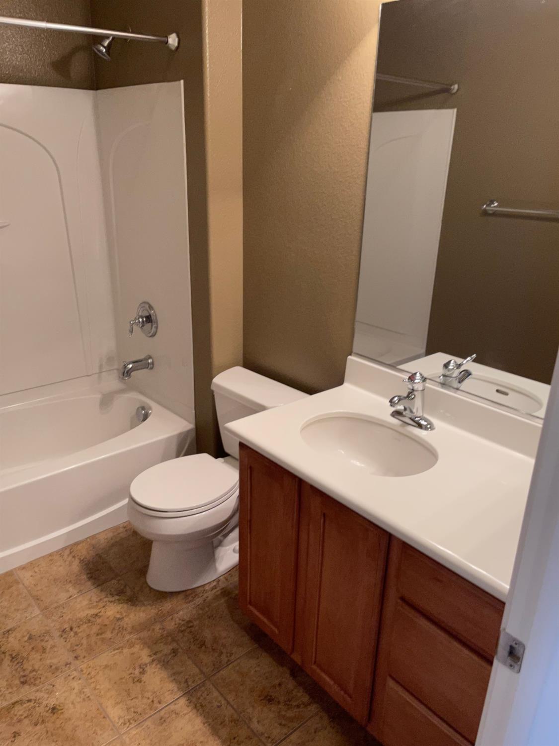72 S Rio Rapido Tracy CA 95391