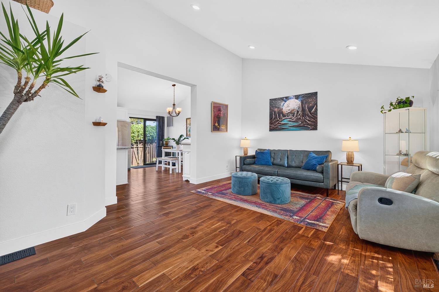 21 Natalie Circle Petaluma CA 94952
