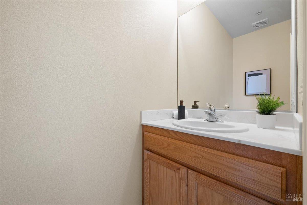 19 Johnson Street Windsor CA 95492