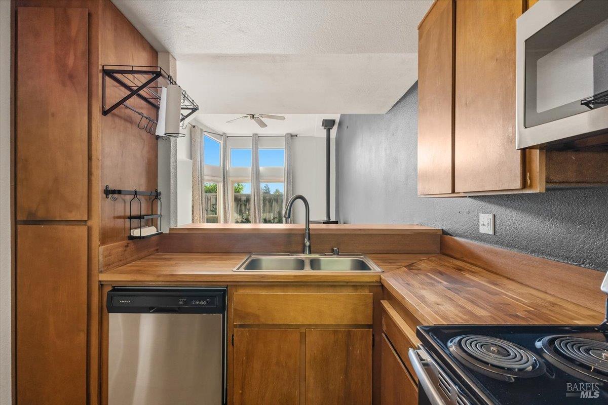 904 Marylyn Circle Petaluma CA 94954