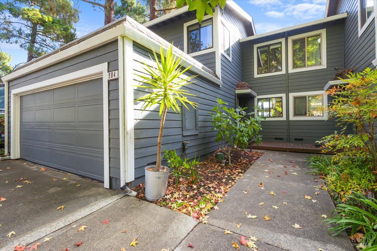 904 Marylyn Circle Petaluma CA 94954