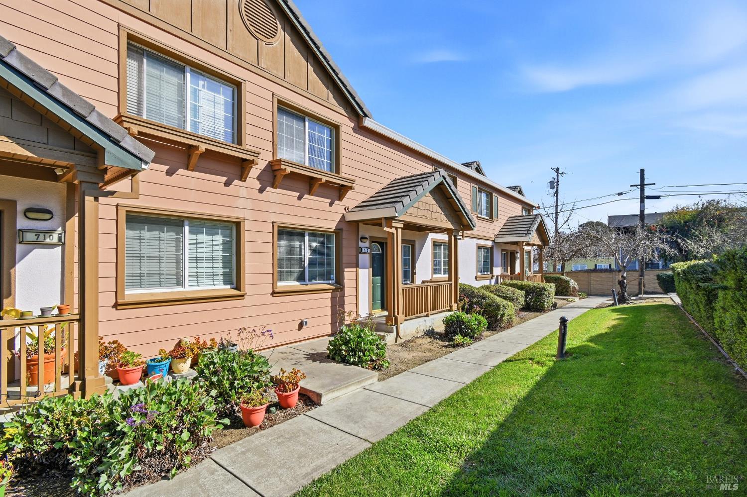 712 Daniels Avenue Vallejo CA 94590