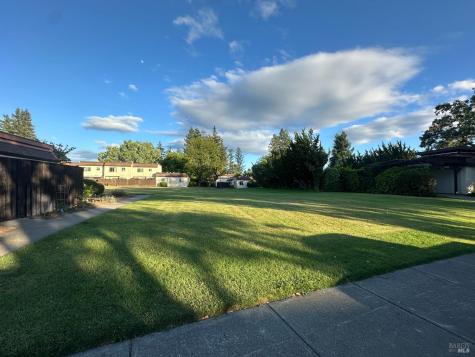 1733 Las Pravadas Court Santa Rosa CA 95409