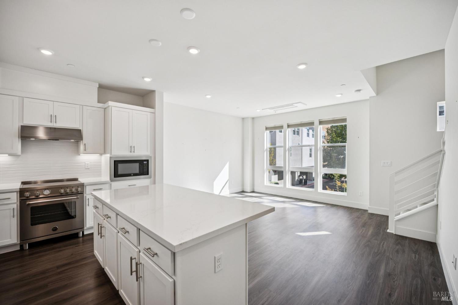 305 Verandah Avenue Novato CA 94945