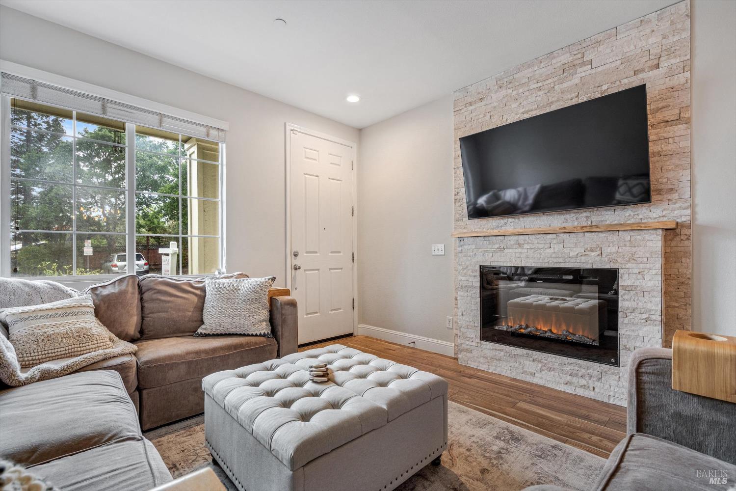 2084 Cooper Drive Santa Rosa CA 95404
