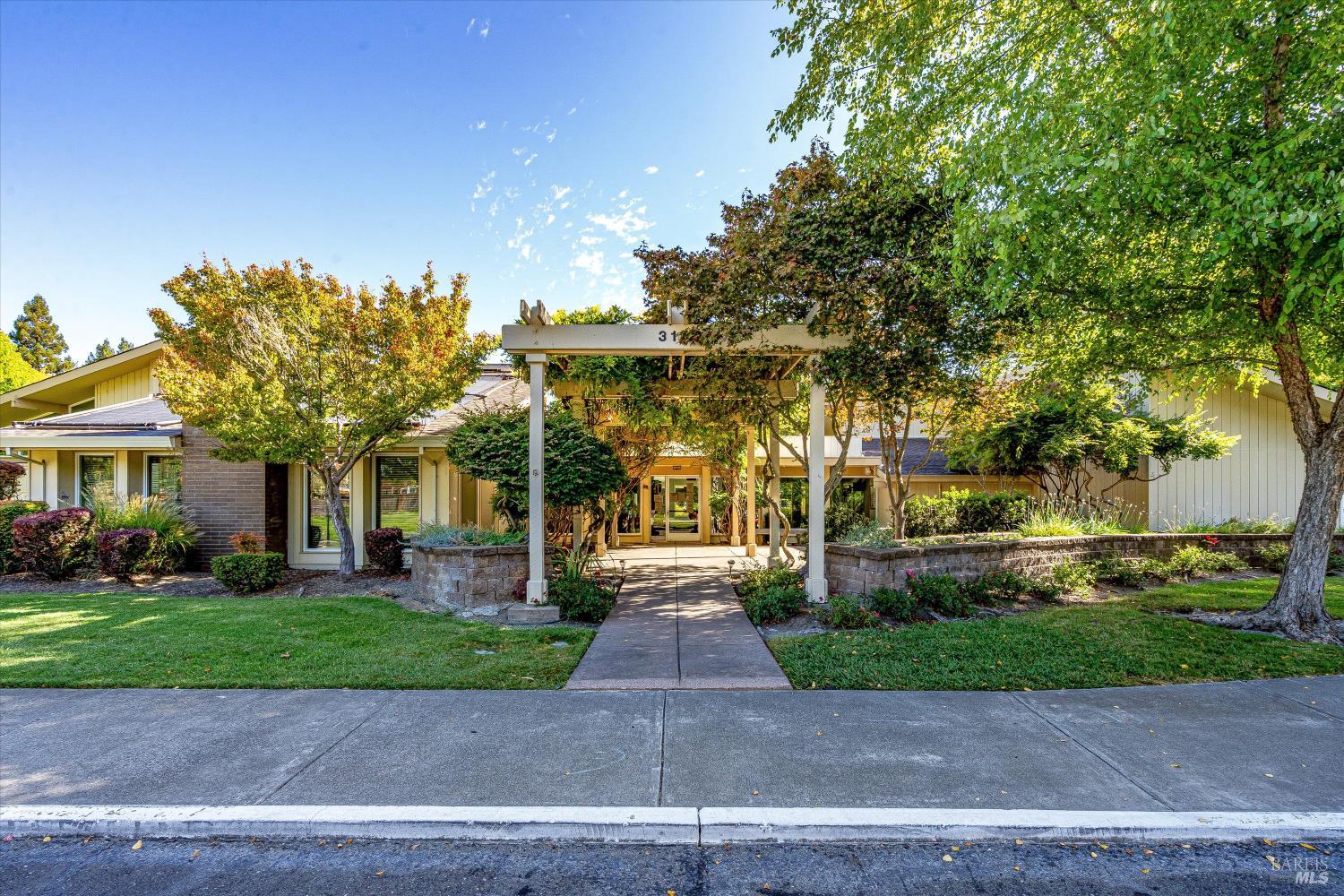 3007 Lago Vista Way Santa Rosa CA 95405