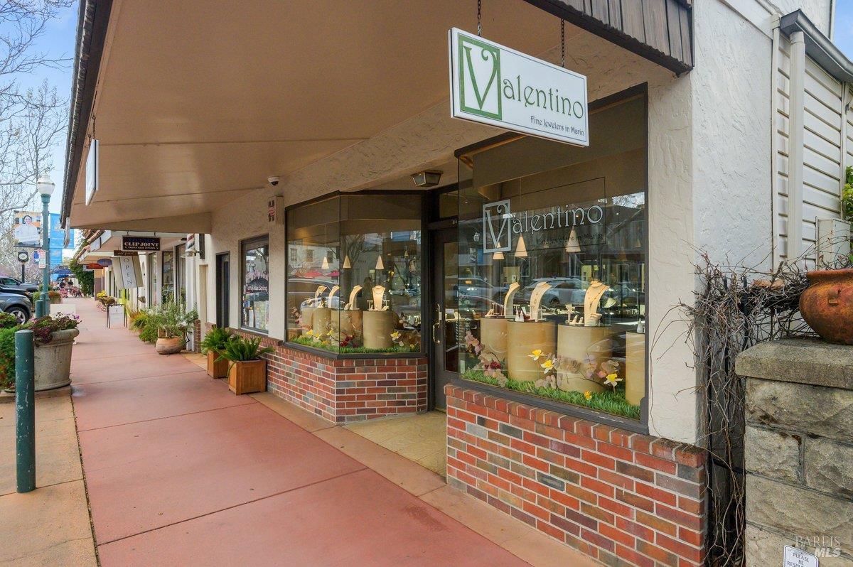 13 Idro Way Novato CA 94945