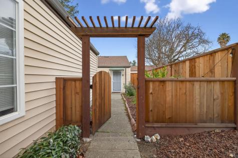 1600 Yardley Street Santa Rosa CA 95403