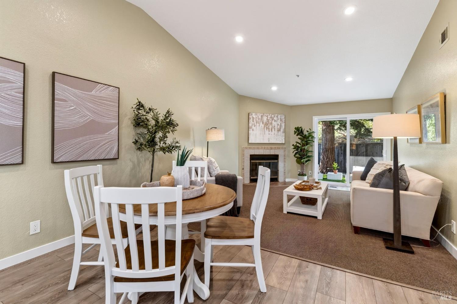 27 Blossom Court W Napa CA 94558