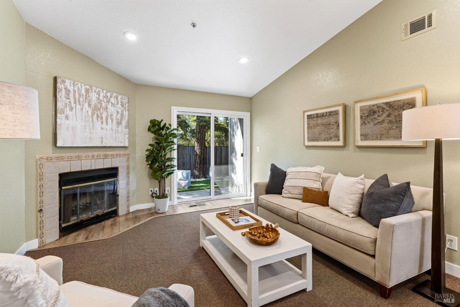 27 Blossom Court W Napa CA 94558