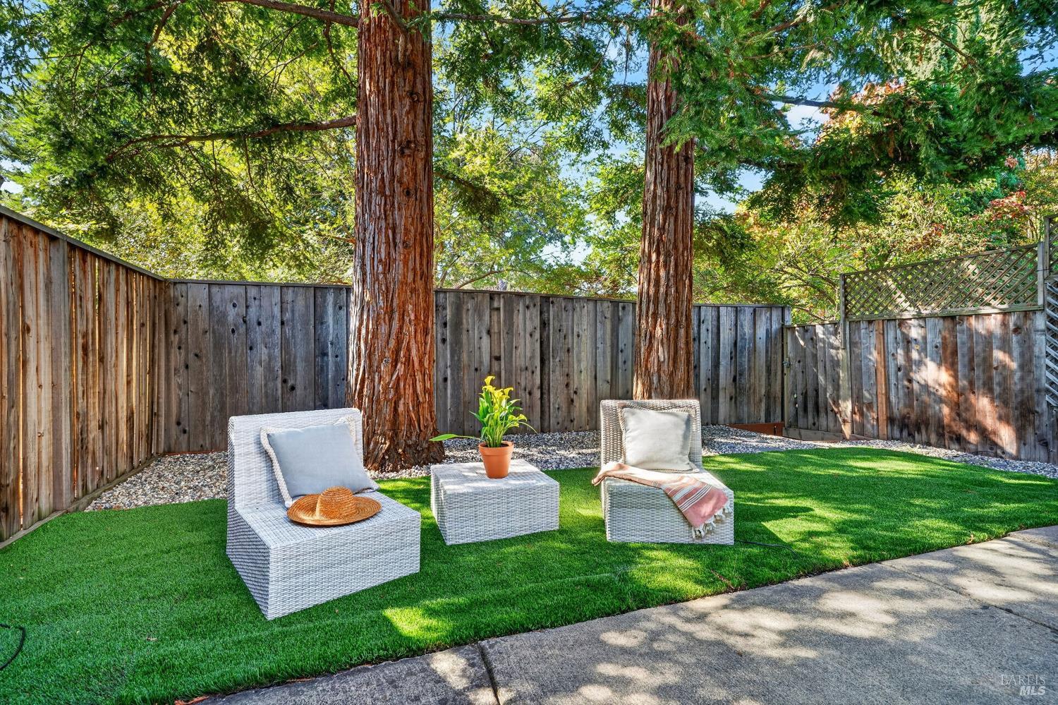 27 Blossom Court W Napa CA 94558