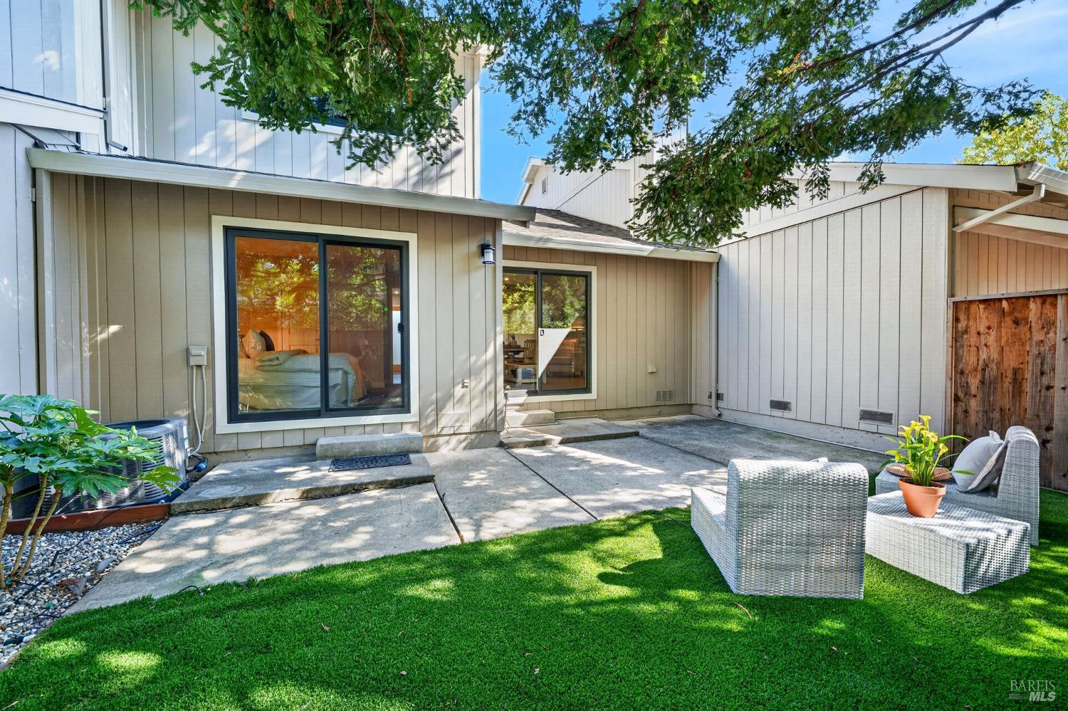 27 Blossom Court W Napa CA 94558
