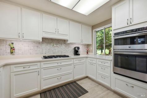2092 Stonefield Lane Santa Rosa CA 95403