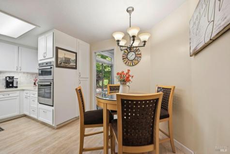 2092 Stonefield Lane Santa Rosa CA 95403