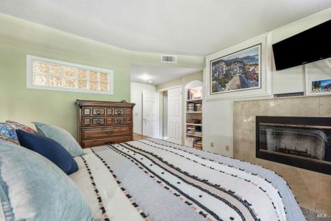 2092 Stonefield Lane Santa Rosa CA 95403