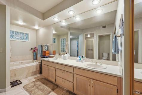 2092 Stonefield Lane Santa Rosa CA 95403