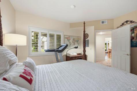 2092 Stonefield Lane Santa Rosa CA 95403