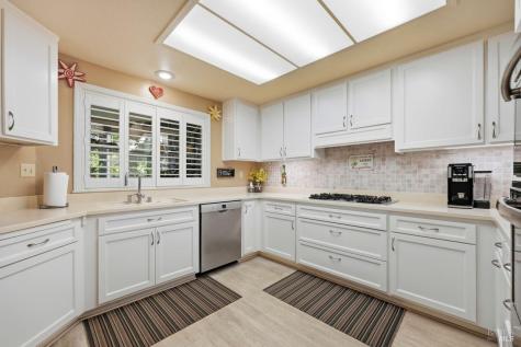 2092 Stonefield Lane Santa Rosa CA 95403