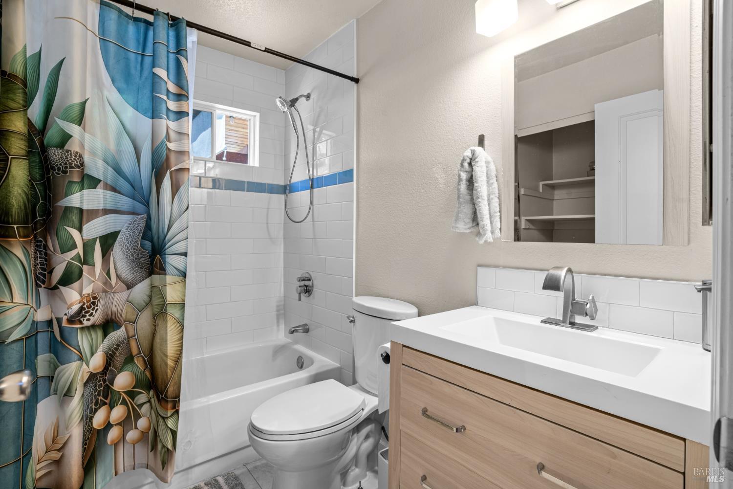 2706 Lakeview Drive Santa Rosa CA 95405