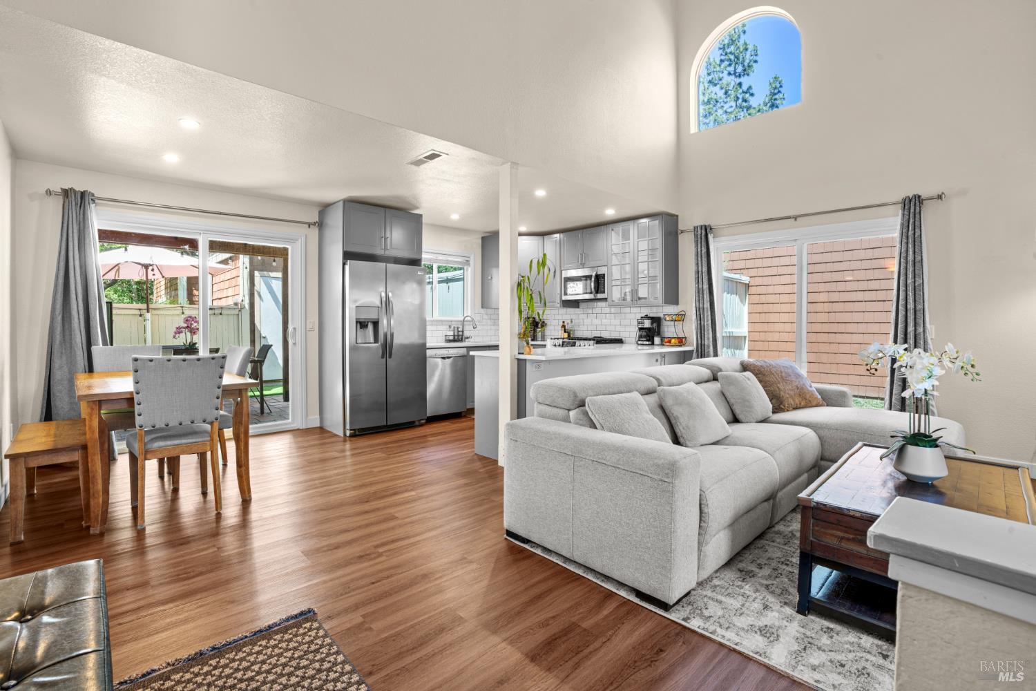 2706 Lakeview Drive Santa Rosa CA 95405