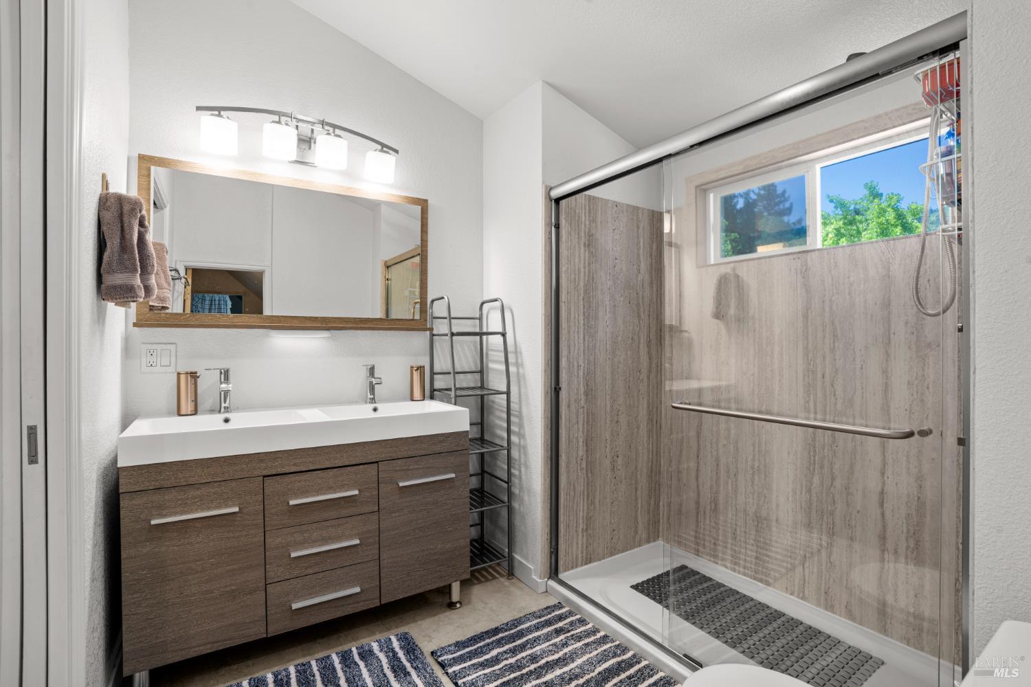 2706 Lakeview Drive Santa Rosa CA 95405