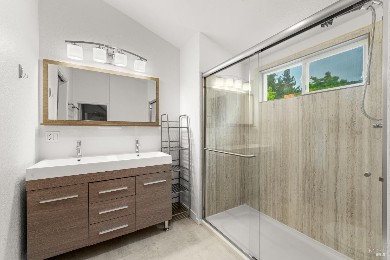 2706 Lakeview Drive Santa Rosa CA 95405