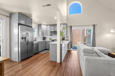 2706 Lakeview Drive Santa Rosa CA 95405