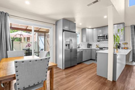 2706 Lakeview Drive Santa Rosa CA 95405