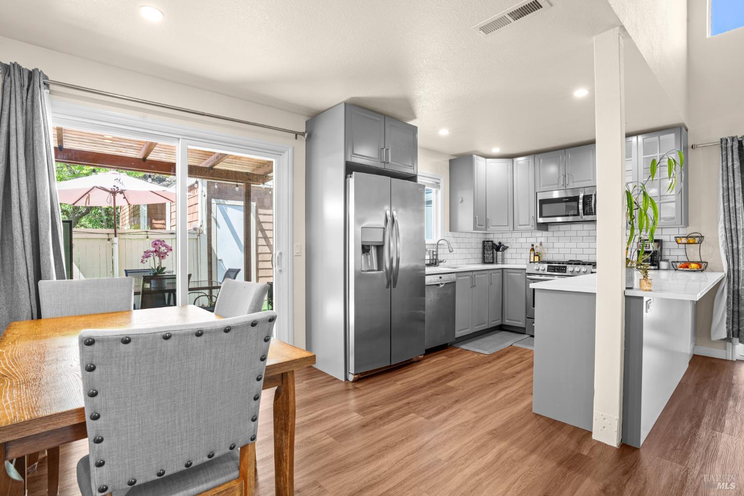 2706 Lakeview Drive Santa Rosa CA 95405