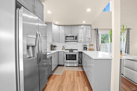 2706 Lakeview Drive Santa Rosa CA 95405