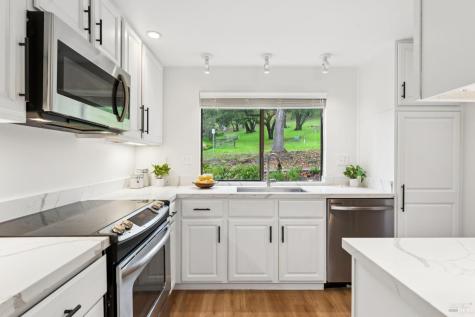 4 Hummingbird Way Novato CA 94949