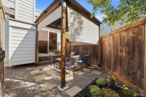 178 Courtyards E Windsor CA 95492