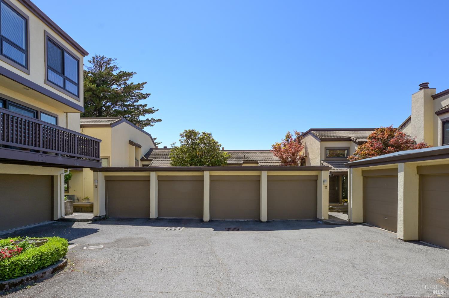 64 Corte Oriental Greenbrae CA 94904