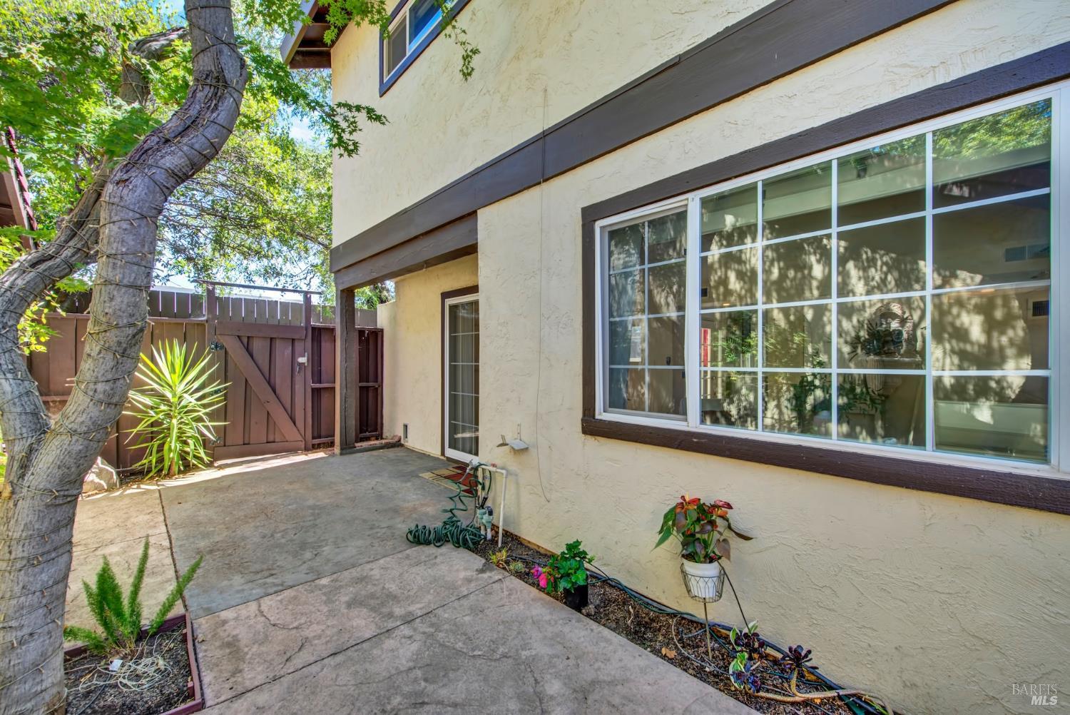 113 Fairoaks Drive Vacaville CA 95688