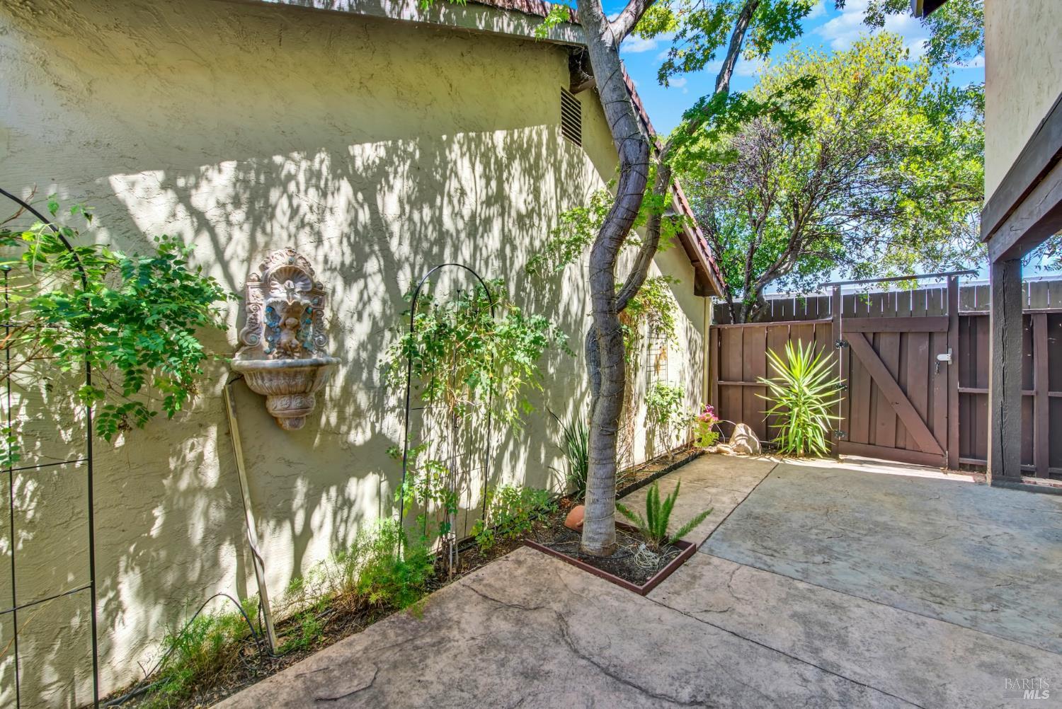 113 Fairoaks Drive Vacaville CA 95688