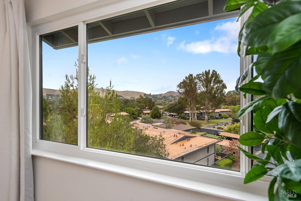 203 Sylvia Way San Rafael CA 94903