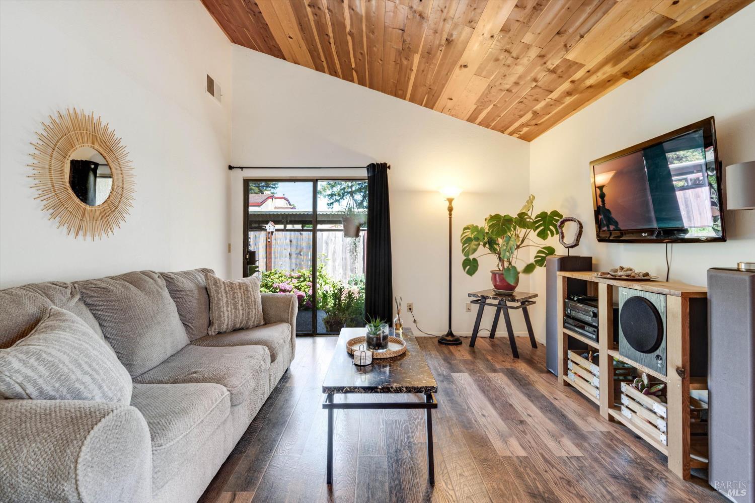 6 Redwood Court Santa Rosa CA 95409
