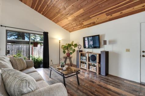 6 Redwood Court Santa Rosa CA 95409