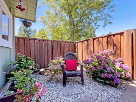 655 Racquet Club Circle Rohnert Park CA 94928