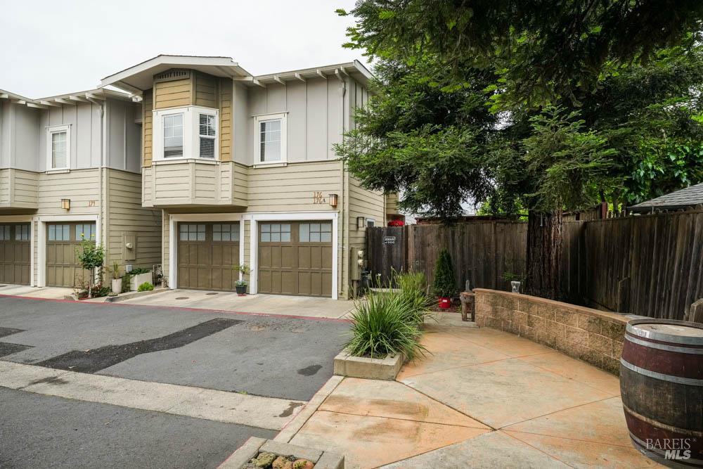 176 Valley Oak Drive Napa CA 94558
